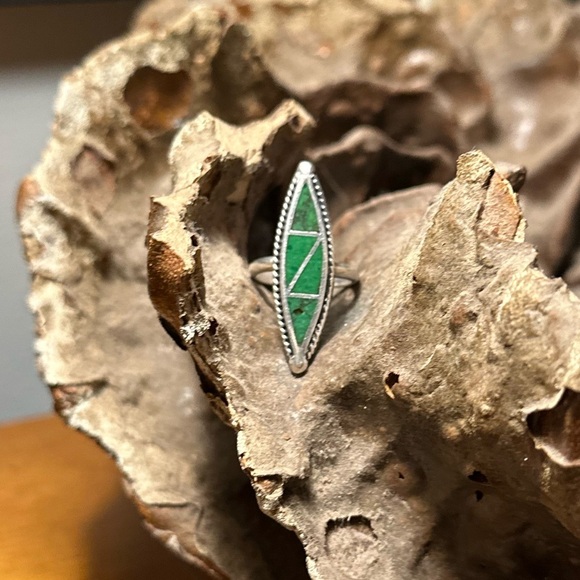 Native American vintage 925 sterling silver and inlaid malachite Zuni Ring - Picture 1 of 10